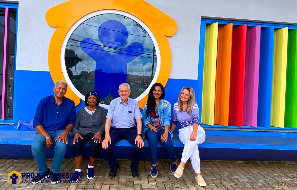 Projeto Crescer recebe a visita de Júlia Rodrigues da Silva, Júlio Marcos Camba, Simone dos Santos e Denise Pontello. Projeto Crescer recebe a visita de Júlia Rodrigues da Silva, Júlio Marcos Camba, Simone dos Santos e Denise Pontello.